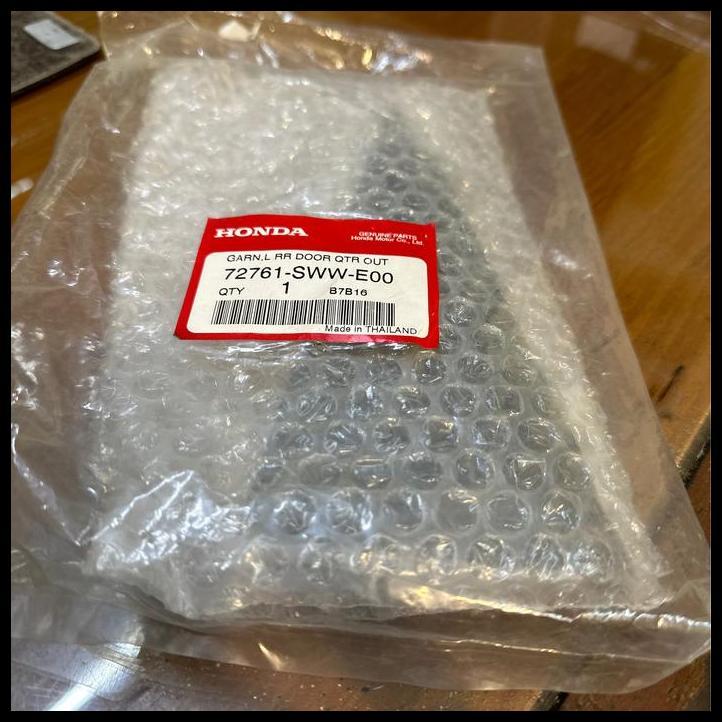 TERBARU HONDA GENUINE 72761-SWW-E00 GARNISH ,LEFT REAR DOOR QUARTER OUTER HONDA CRV 2007-2008 