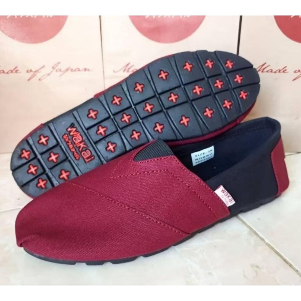 BEST SELLER SEPATU WAKAI PRIA DAN WANITA FLAT SHOES HITAM SNEAKERS