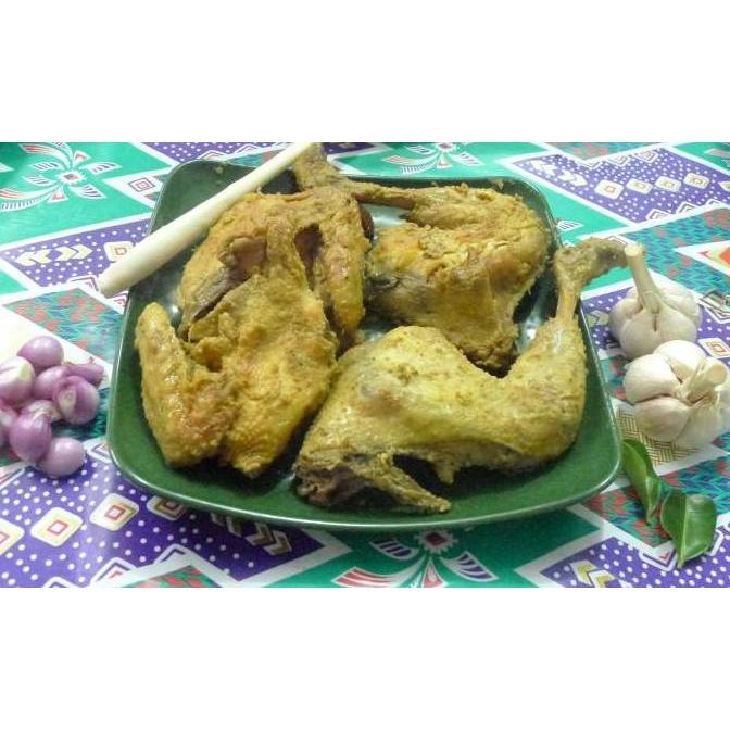 Ayam kampung ungkep bumbu kuning / Ayam kampung