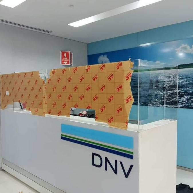 Custom Sekat Meja Acrylic