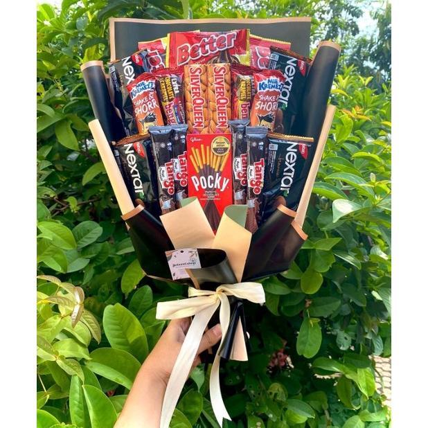 BUKET SNACK SILVERQUEEN ELEGAN HITAM CREAM KERTAS CELLOPHANE / BUKET SNACK MEWAH / BUKET SNACK MENAR