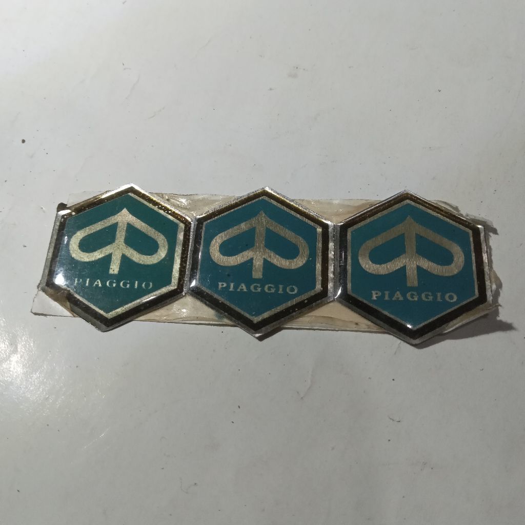 Emblem Chung Stang Asbak Biru Vespa Super Sprint