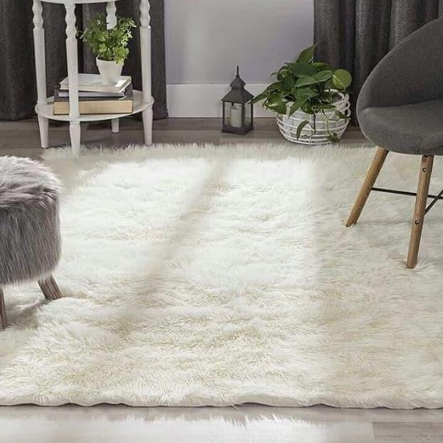 Karpet bulu putih lembut / foto bulu dekorasi ruangan Kamar Tidur