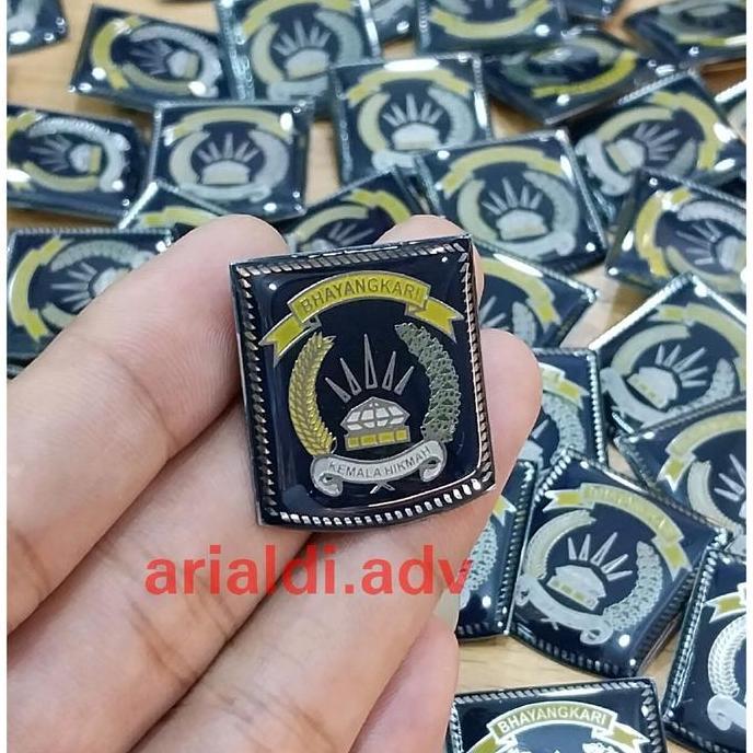 Notbad- Satu Set Papan Nama & Pin Bhayangkari Nametag Grafir Bhayangkari Peniti