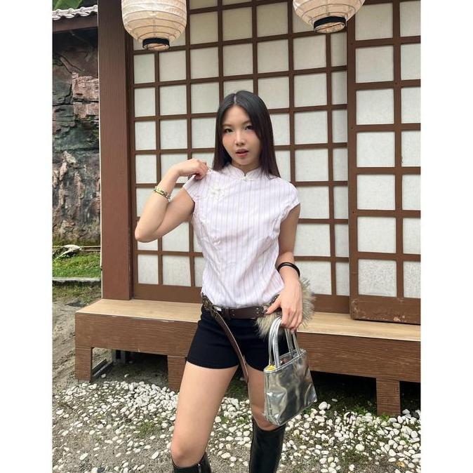 Termurah / Hot Sale Snatched Yue Stripe Cheongsam Top - Atasan Wanita Cheongsam Modern