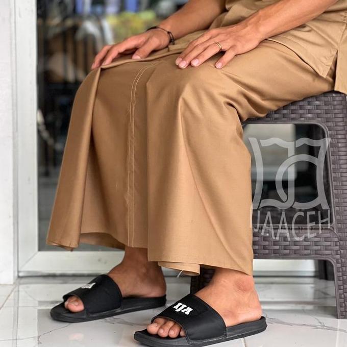 Sarung Polos Katun Premium IjaAceh - Warna Hitam Putih Abu Coklat Navy - Keren, Muslim, Lembut, Kain