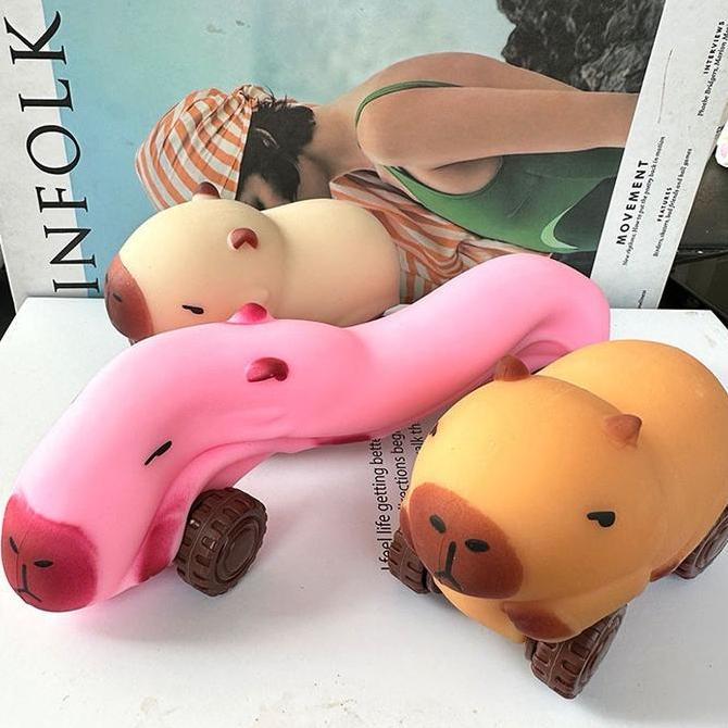 DepinLia4 - Mainan capybara squishy Mainan mobil kapiba Troli capybara Mobil geser pasir dengan roda