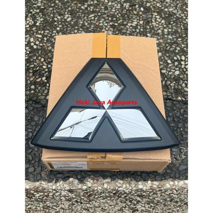 Emblem Logo Tiga Berlian New Pajero Sport Facelift 2021 Asli