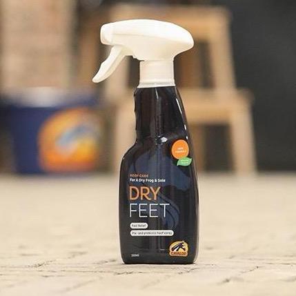 Cavalor Dry Feet 250 ml. Semprotan untuk melindungi telapak dan bagian tengah (frog) kuku kuda. (TER