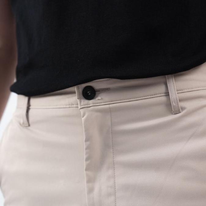 Erigo Chino Short Flexi Fit Rodolfo Beige - Celana Pendek Chino Unisex