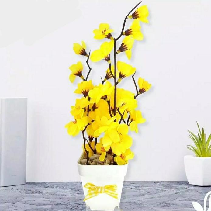 Tanaman Hias Palsu Pot Bunga Sakura Plastik Hiasan Meja