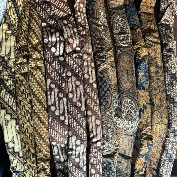 Kain Batik Jarik Solo Stok Toko Lama Sudah Ada Wirunya Bisa Dijadikan Jarik atau Bahan Busana Batik 