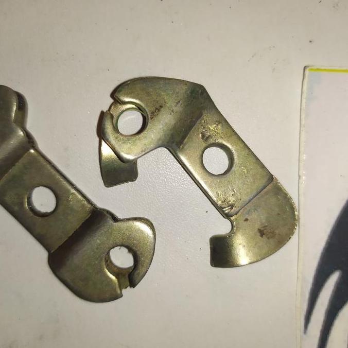 plat tahanan kabel gas atau perseneling vespa Vbb nos