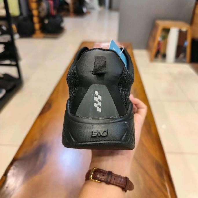 910 Nineten Ultra Ekiden 1.0 Running Shoes - Sepatu Lari Nineten Ultra Ekiden 1.0 Hitam Abu