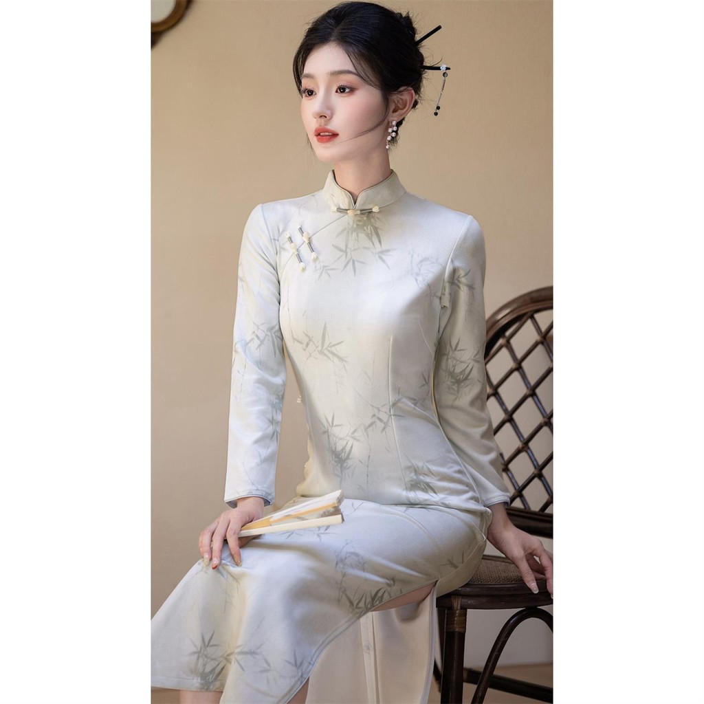 Gaun cheongsam hijau muda yang elegan untuk anak perempuan, lengan panjang, dan gaun
