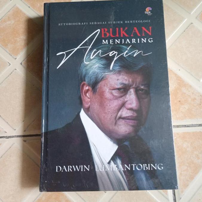 Buku bukan menjaring angin by Darwin Lumbantobing