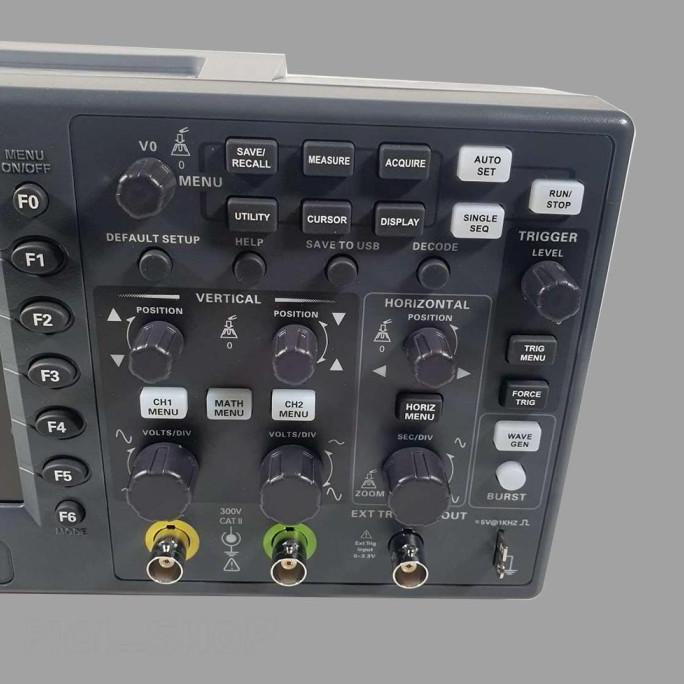 Osiloskop Digital 2 Channel Oscilloscope Otomotif Signal Generator 100MHz - Hantek DSO2D10