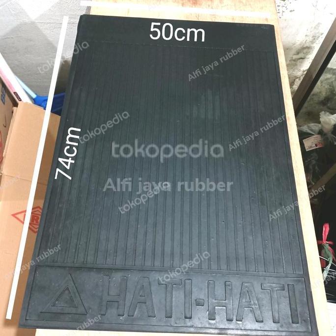 DE186 - Karpet Roda Penahan Lumpur Mobil Truck,,Hati-Hati