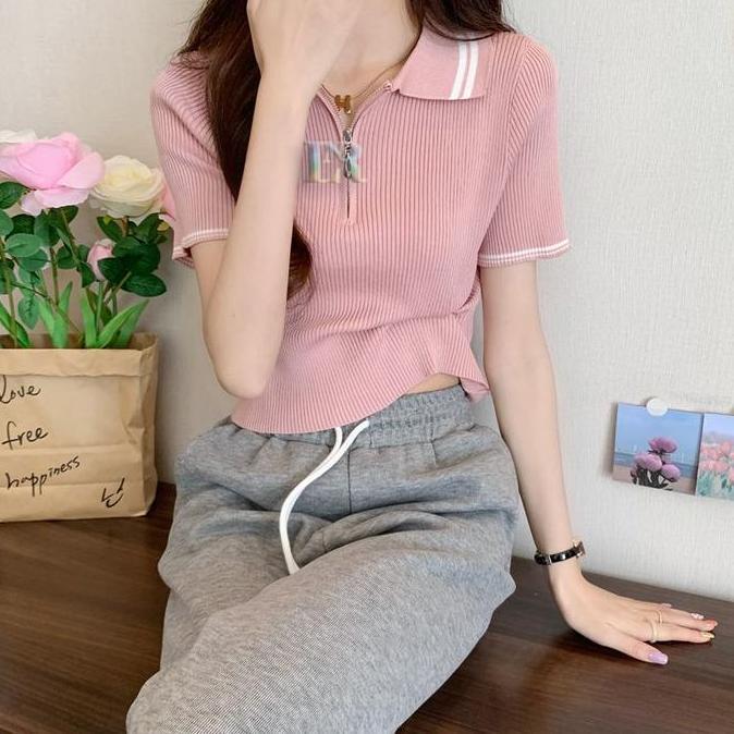 DB212 - Atasan Rajut untuk Wanita Dewasa dengan Kerah dan Resleting Lengan Pendek Blouse Knit Korean