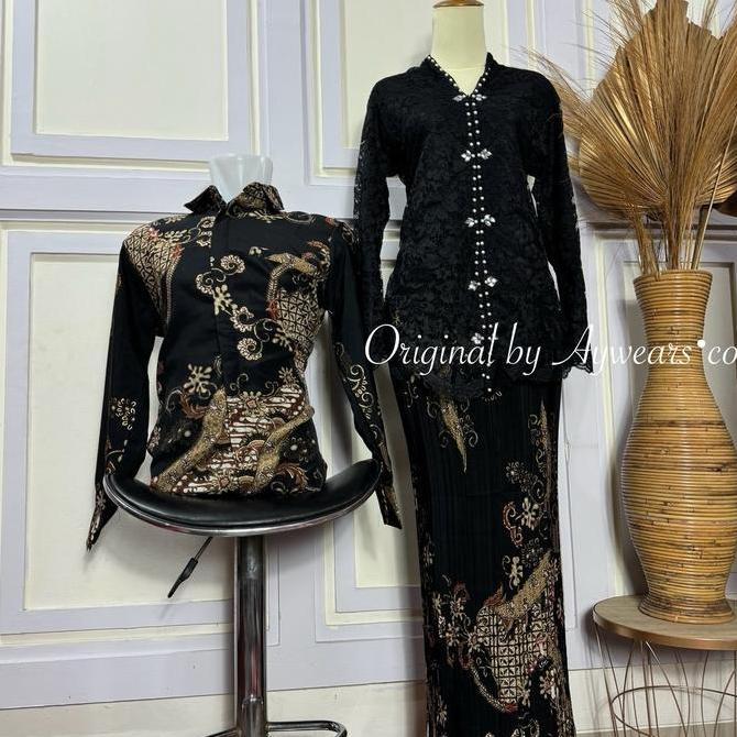 Aywears - Set Couple Kebaya Encim Brukat Dan Kemeja Batik Pria Seragam Keluarga
