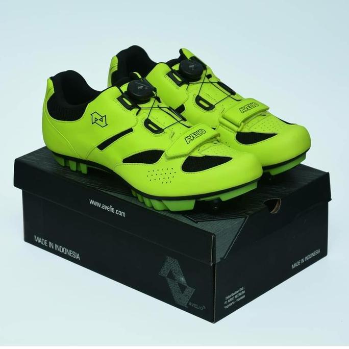 AVELIO Cleat MTB Shoes Neon Green- Sepatu Cleat Sepeda MTB merk AVELIO