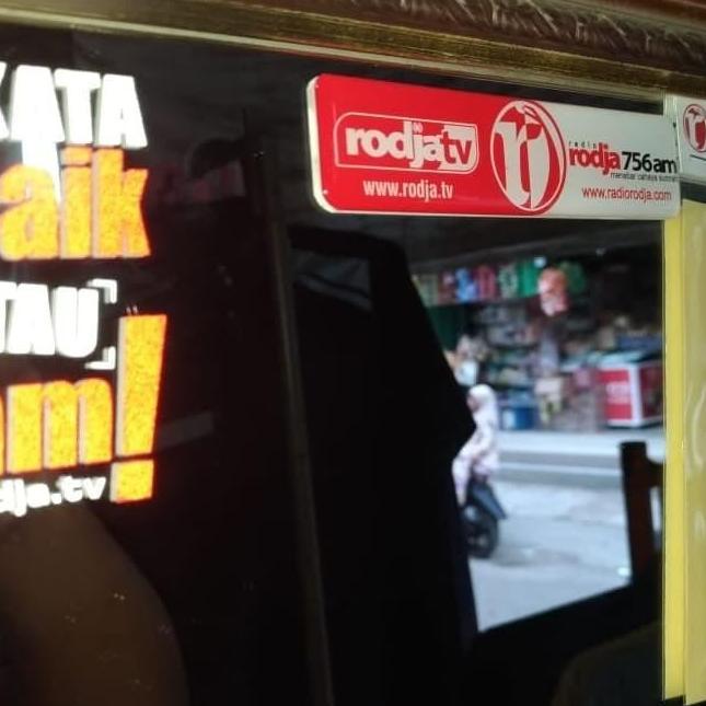 Sticker radio & tv rodja ( embos coating) Uk. 2,5 x 10,5cm