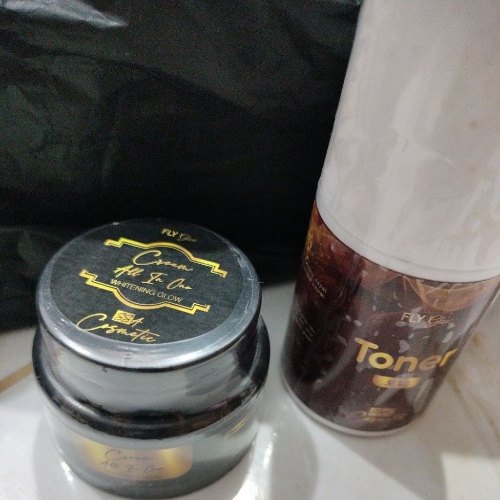 Al Maxi glow Cream siang(whiteningglow) dan toner Almaxiglow amg