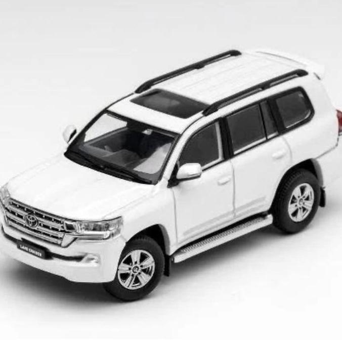GCD 64 Gaincorp 2015 Toyota Land Cruiser 200 VX200 LC200 White