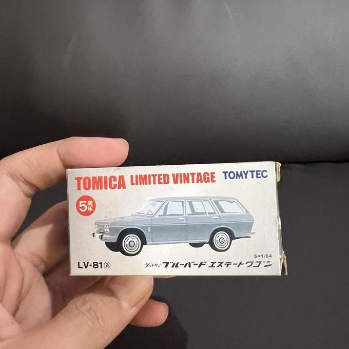 Tomica Limited Vintage LV-81a Silver Datsun Bluebird Estate Wagon
