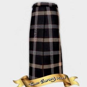 Sarung Tenun Timbul Kotak Hitam Wadimor - Motif Kombinasi Batik Untuk Pria Dewasa