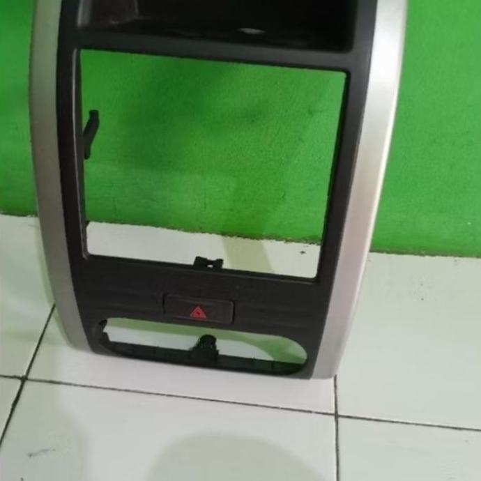>*>*>*>*] Panel frame dashboard head unit Nissan Xtrail T31 original