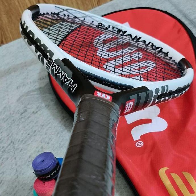 RAKET TENIS PEMULA WILSON HAMMER CARBON BLACK COMBI PUTIH SIAP PAKAI