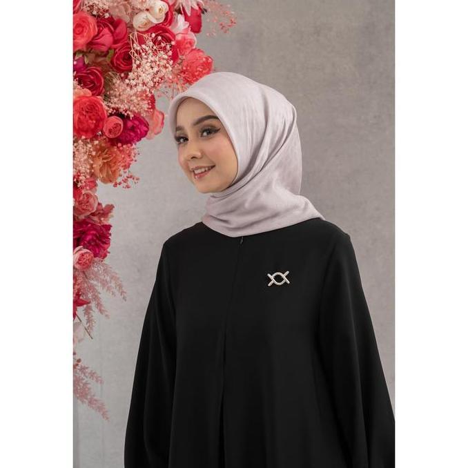 Klamby - Plain Scarf Monogram Chain