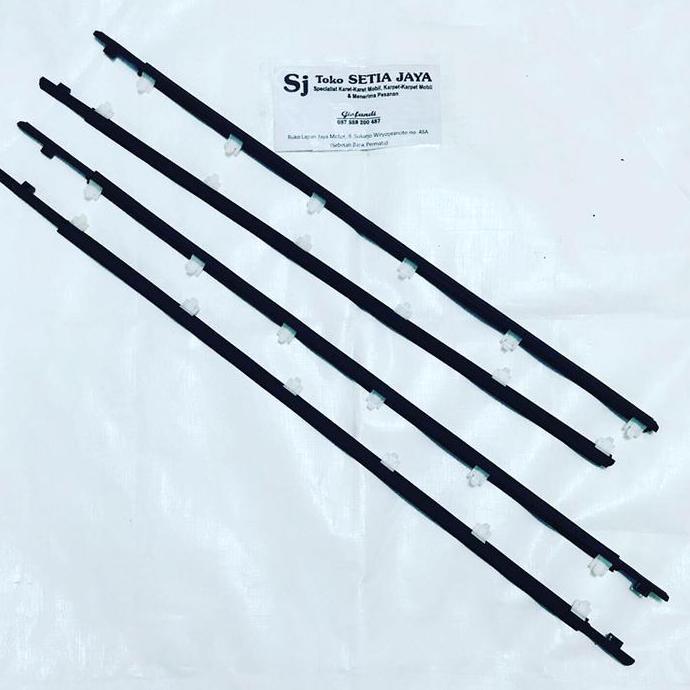 Pelipit kaca avanza xenia old