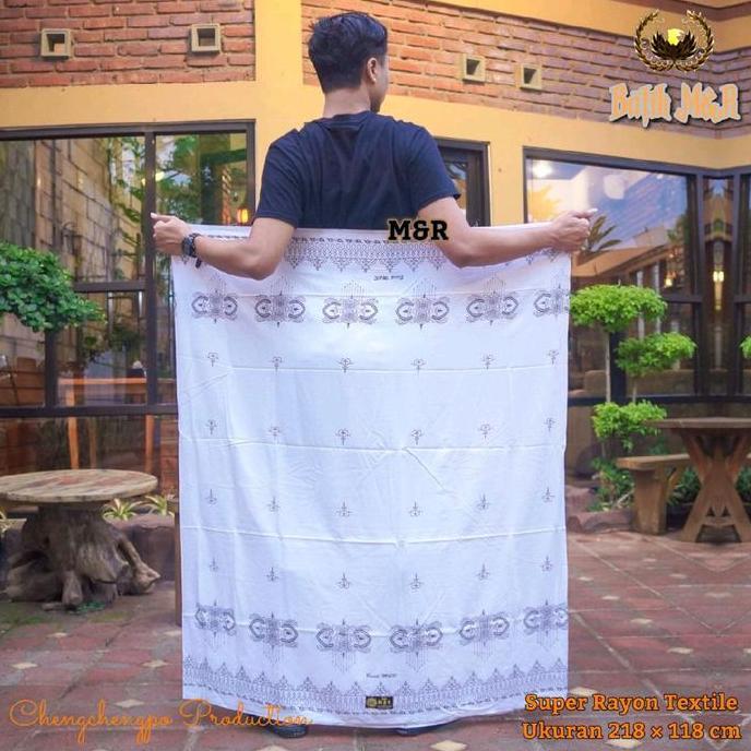 Miliki Sarung Batik Motif Acehan Warna Putih