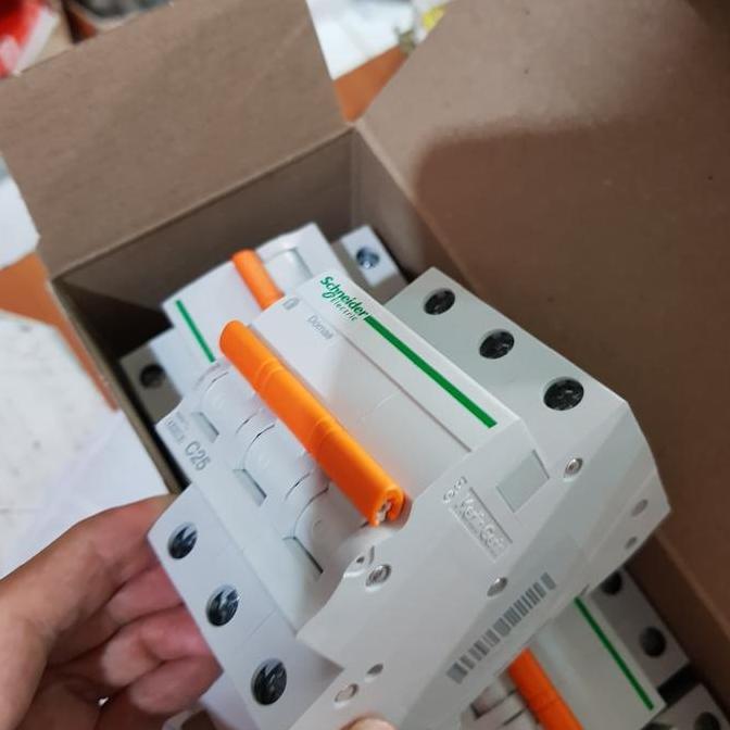 MCB 3P 25A SCHNEIDER DOMAE 3 PHASE 25 AMPERE