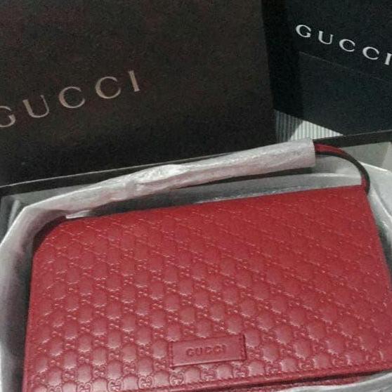 Gucci woc red