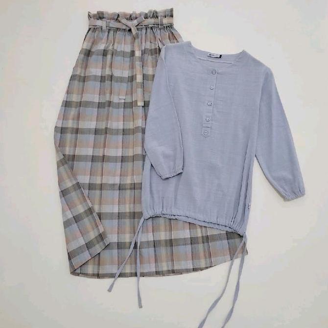Oneset Rok + Blouse Allyzzia