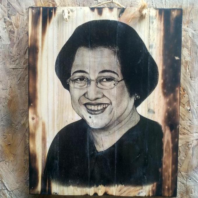 LUKISAN KAYU BU MEGAWATI SOEKARNO PUTRI HIASAN DINDING VINTAGE