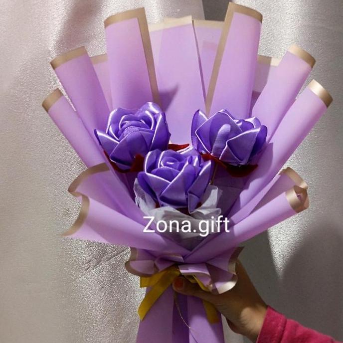 Flwr- Buket Bunga Palsu Mawar Satin 3 Tangkai Hadiah
