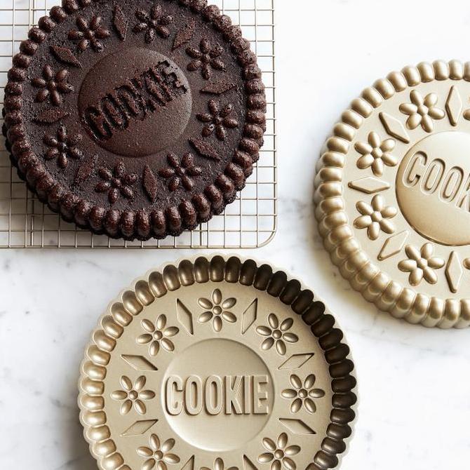 Williams Sonoma - Nonstick Cookie Cake Pan, Set of 2, loyang kue