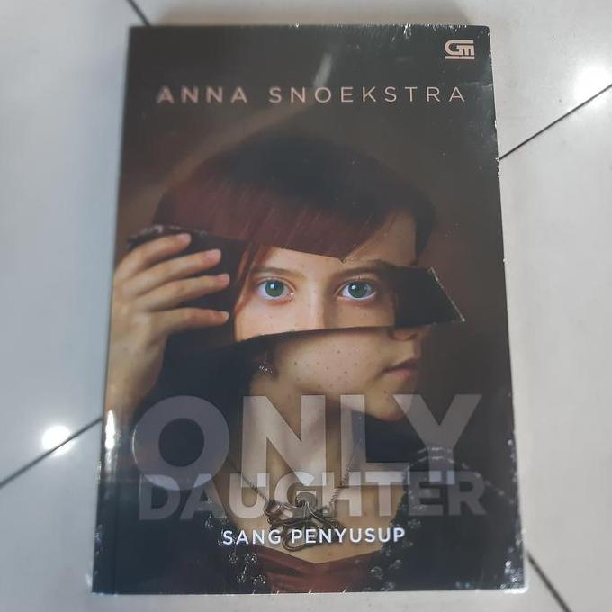 Novel Only Daughter (Sang Penyusup) - Anna Snoekstra
