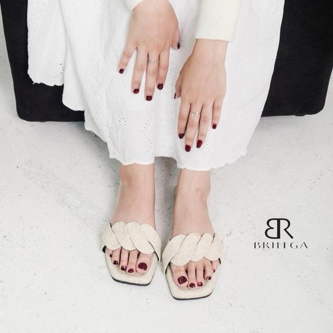 PROMO DISKON - BRILEGA SAVANA Sandal teplek wanita dengan design yang elegan dan simple serta nyaman