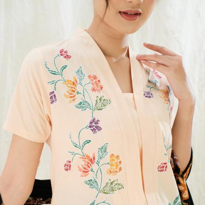 Kebaya Encim Batik Malia Lengan Pendek Katun Cream