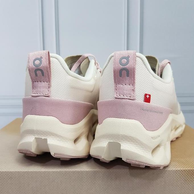 Sepatu On Running/Sepatu On Cloud Sufer Trail/Sepatu Running Wanita