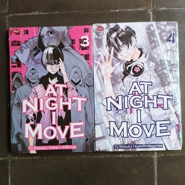 Komik At Night I Move Segel
