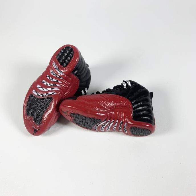 AIR JORDAN 12 AJ12 REVERSE FLU GAME 3D SNEAKERS KEYCHAIN MINIATUR