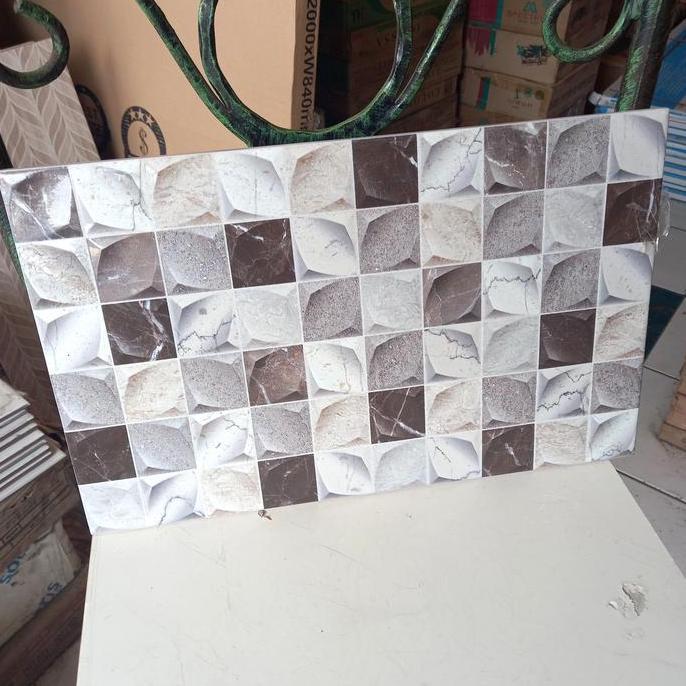 KERAMIK 25X40 ABU 3D TIMBUL