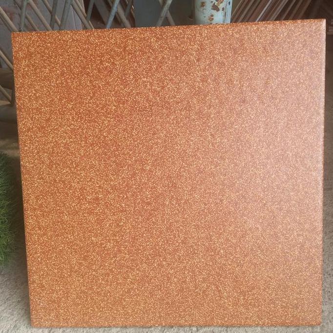 KERAMIK 40X40 PUTIH MOTIF GRANITO MERK IKAD