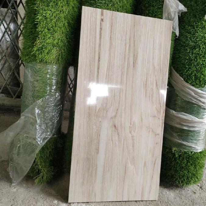KERAMIK DINDING 30X60 GLOSSY MOTIF URAT KAYU MUDA
